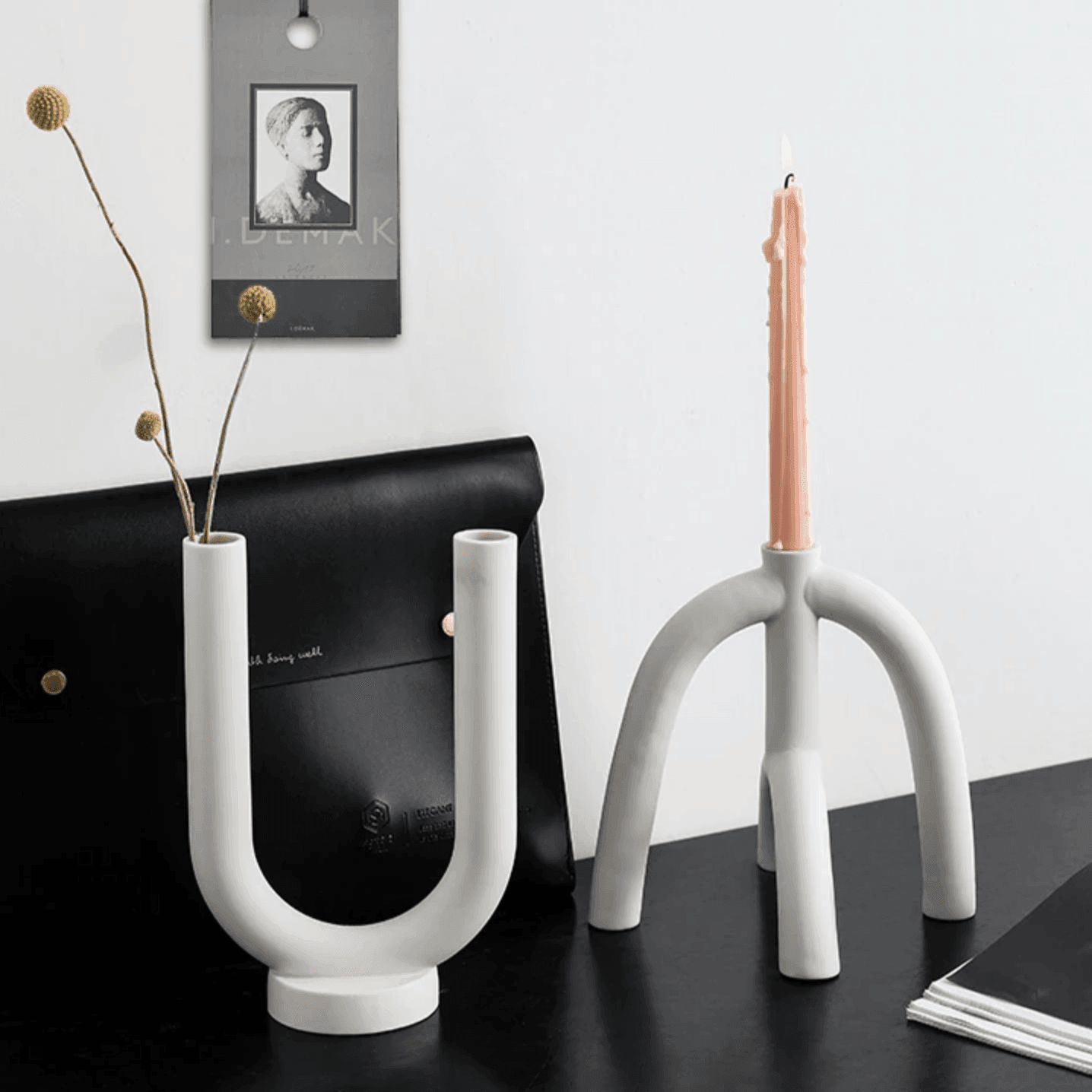 Portacandele sottili con forme curve in stile scandinavo