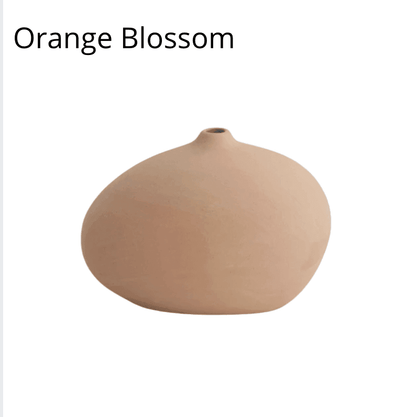 Vasi in ceramica in tonalità neutre